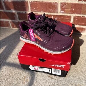 Altra Women's Superior 4 Plum and Coral Shoes - US 6.5 EU 37.5